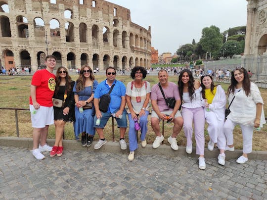 Tour pelo Coliseu, pelo Fórum Romano e pelo Monte Palatino com entrada sem fila