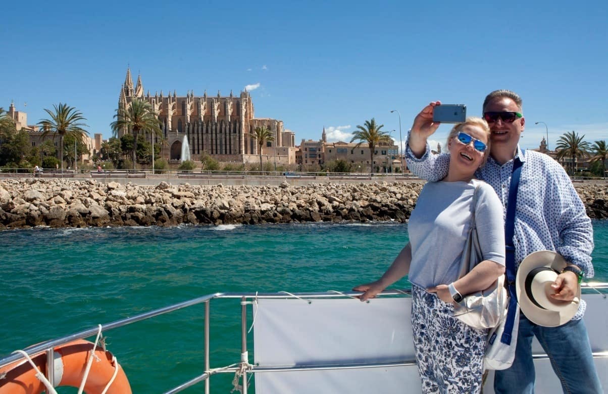 Palma Hop-On Hop-Off Bus Ticket & Sightseeing Boat Cruise