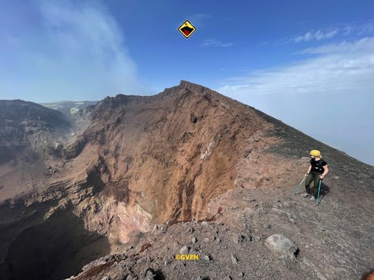 North Etna excursion for experienced hikers to the top craters