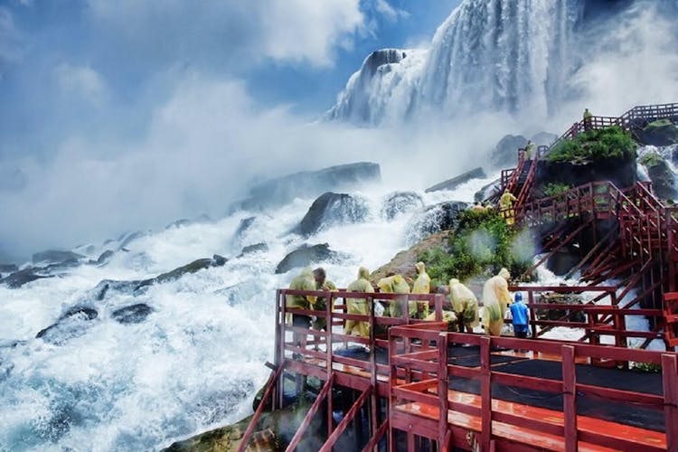 Maid of the Mist and Cave of the Winds Express-Pass combo