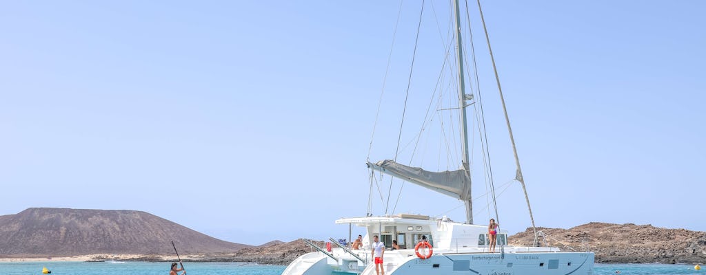 Croisière en catamaran de luxe réservée aux adultes au départ de Corralejo avec paella