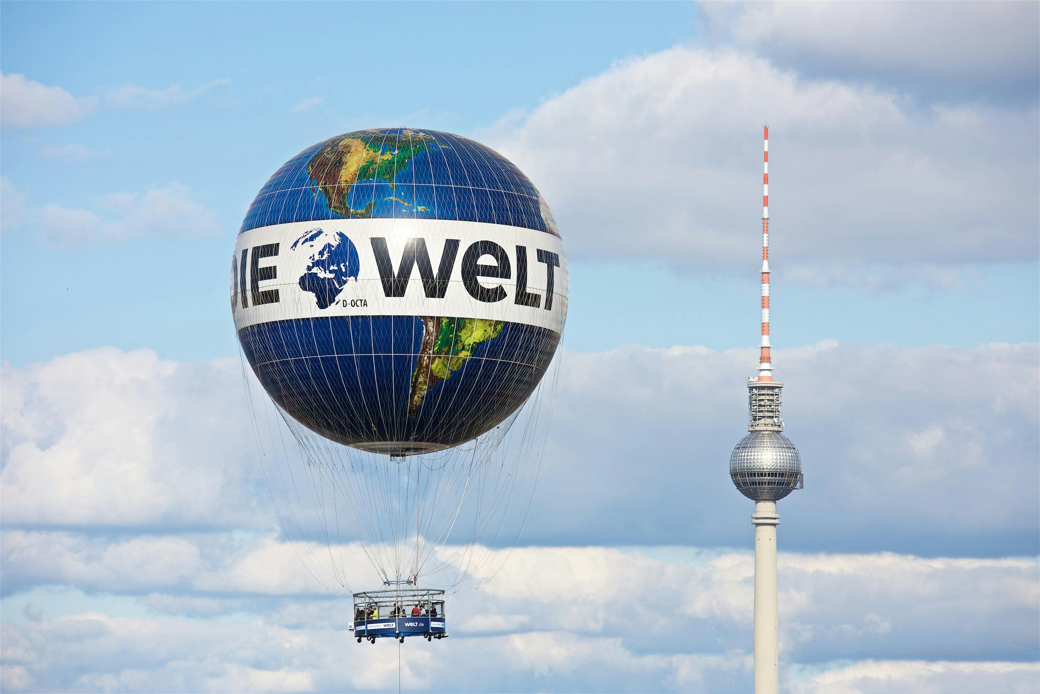 Ascent with the WELT Ballon at Checkpoint Charlie