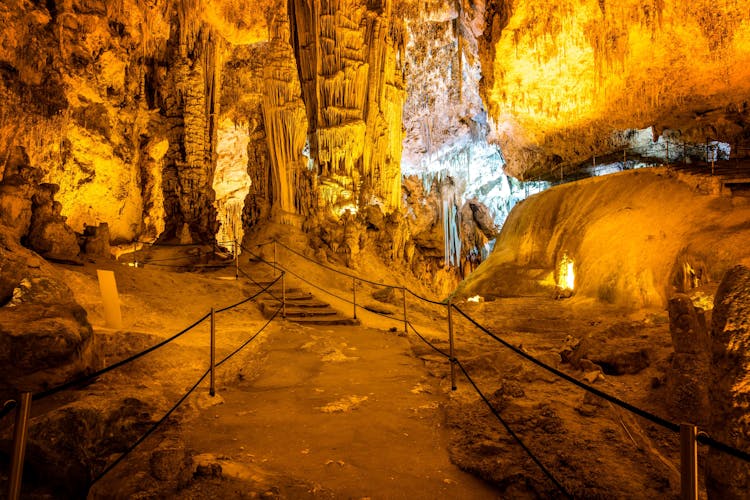 Neptune’s Caves Boat Tour