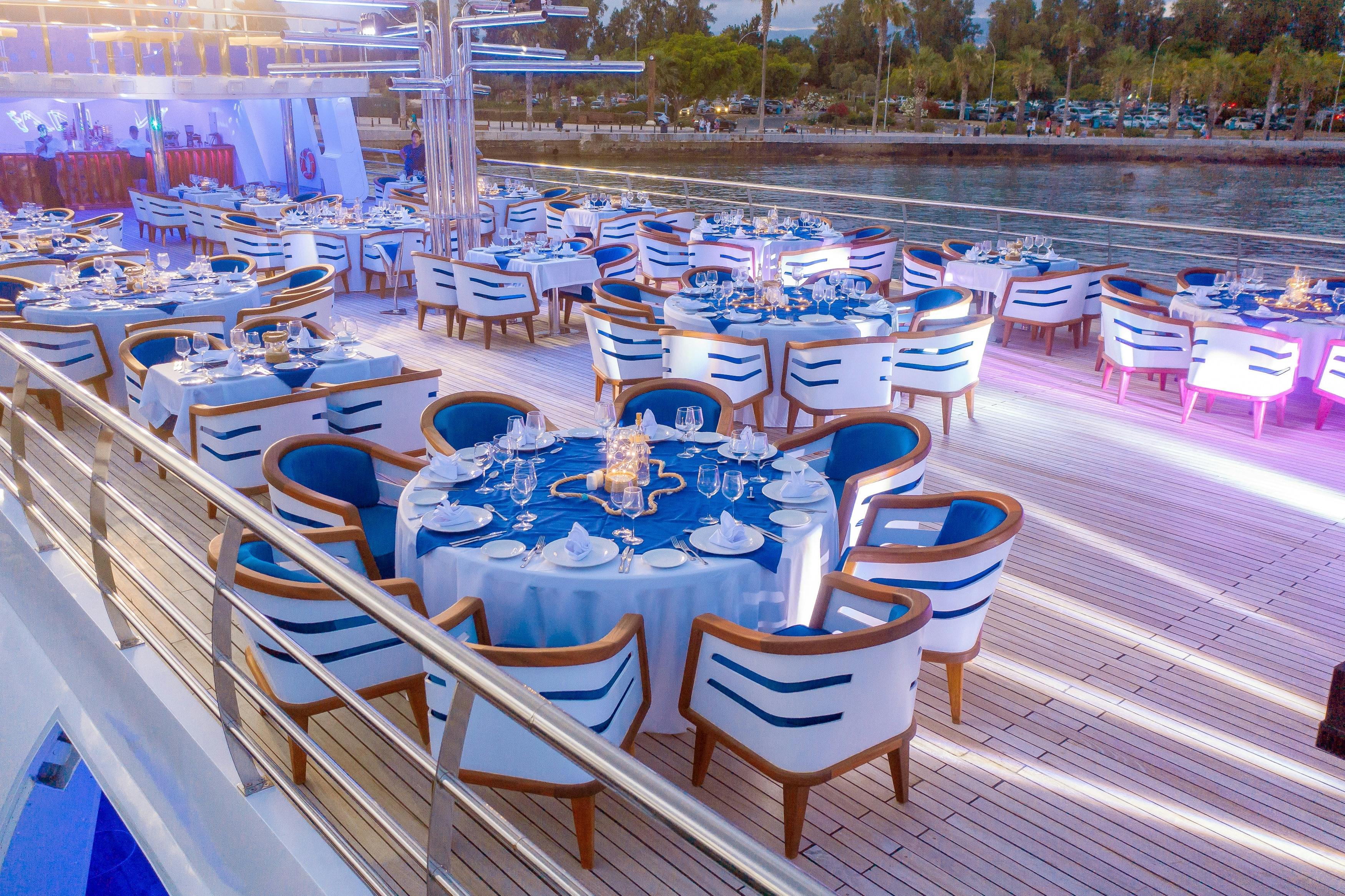 Cyprus NachtBoottocht op de Ocean Vision met vuurwerk Ticket