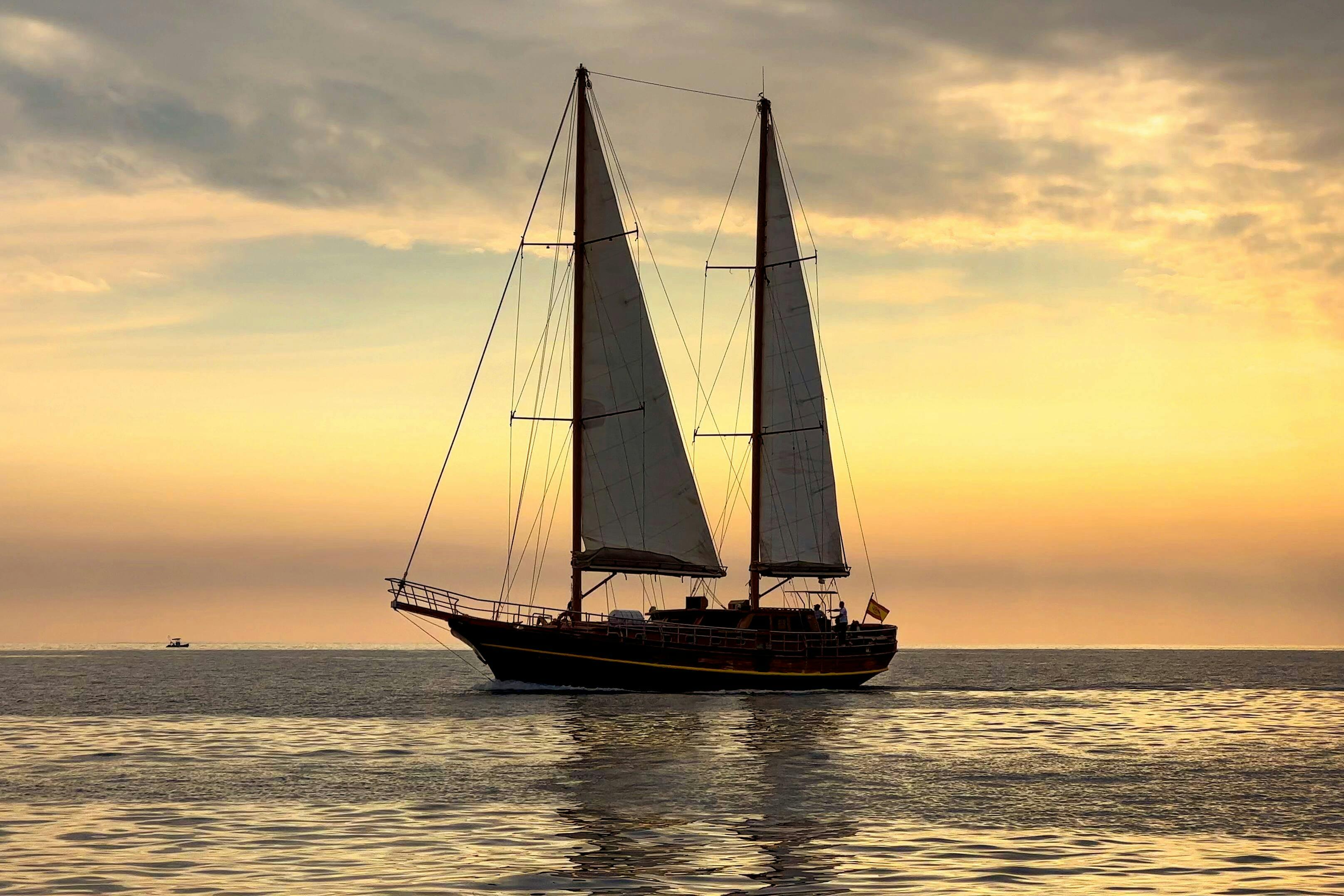 Relaksujący rejs o zachodzie słońca łodzią Aphrodite u wybrzeży Fuerteventury