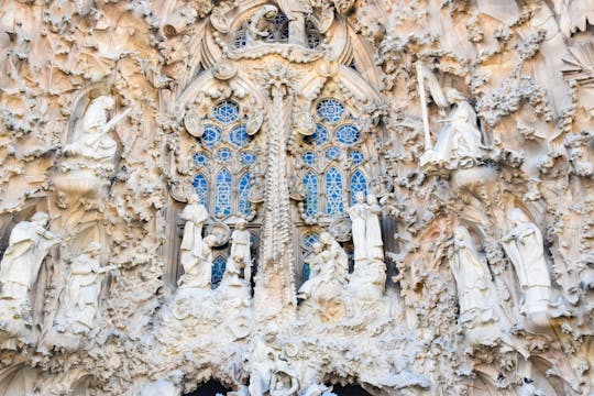 Szybki wstęp i zwiedzanie światyni Sagrada Família oraz parku Güell z przewodnikiem i transferem