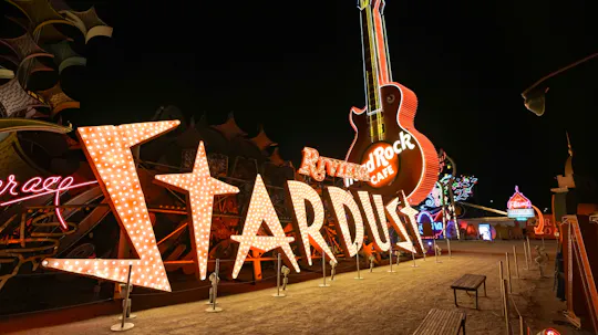 Het Neon Museum en een spectaculaire nachtvlucht per helikopter