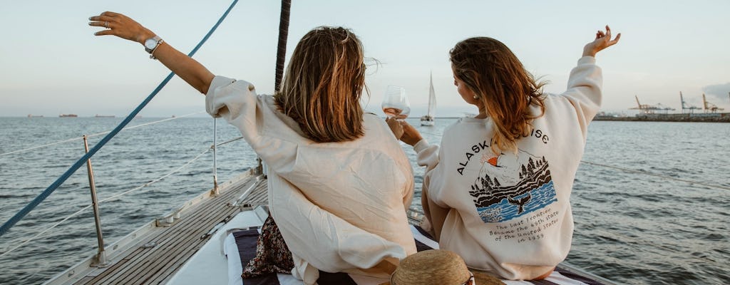 Passeio de barco ao pôr do sol em Barcelona