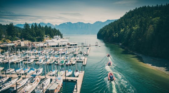 Passeio de barco Bowen explorer em Howe Sound com traslado
