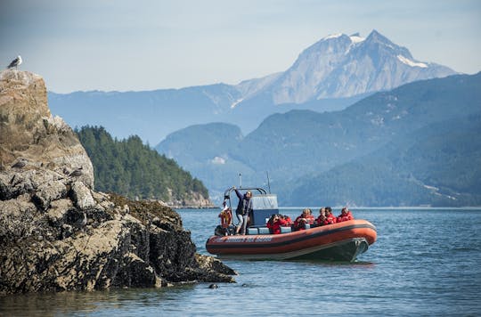 Circle boat tour of Howe Sound