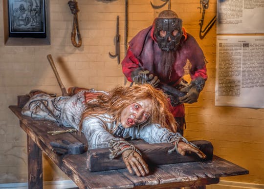 LA Medieval Torture Museum e experiência de caça fantasma