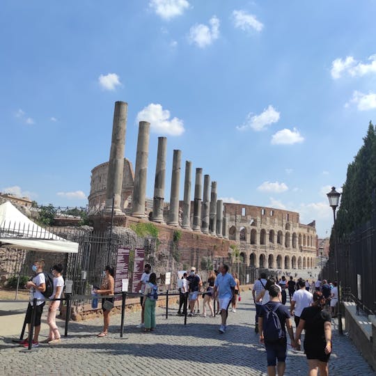 Visita guiada al Coliseo, el Foro Romano y el monte Palatino con entrada sin colas