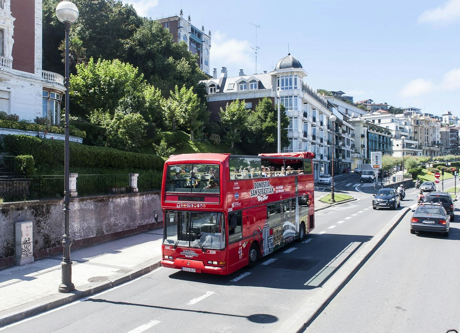 Hop-on, hop-off-bustickets voor de stadstour door San Sebastian
