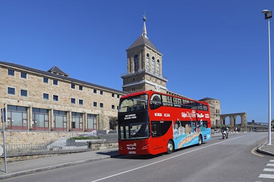 Bilhetes de ônibus hop-on hop-off para o city tour de Gijón