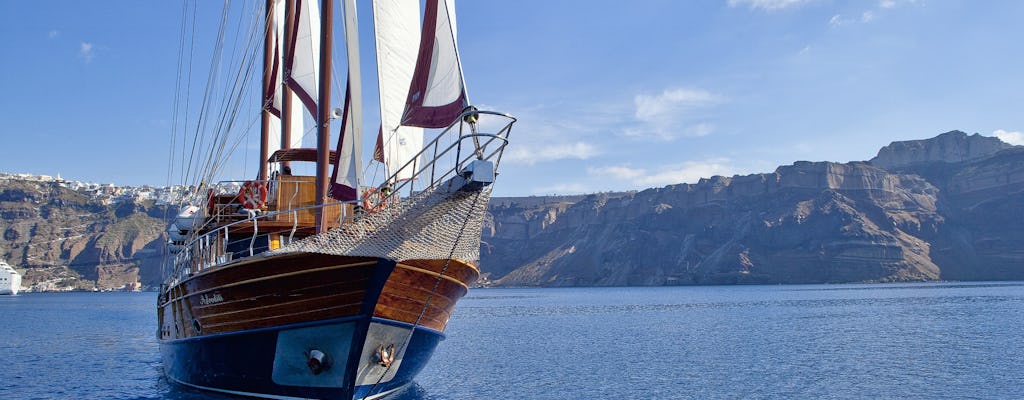 Tour guidato del vulcano Santorini con gita in barca e tramonto a Oia