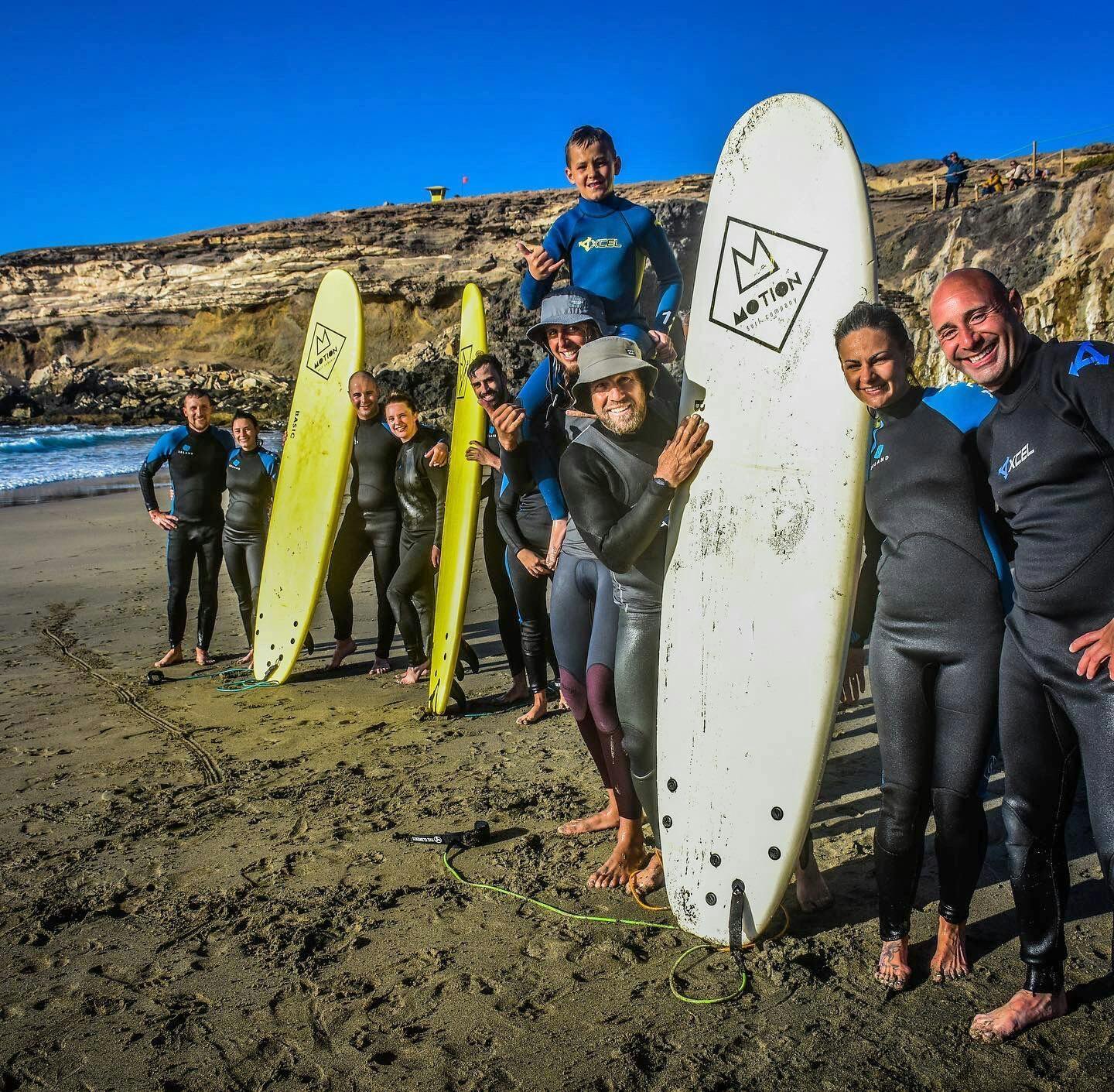 Leçons de surf au sud de Fuerteventura avec transfert