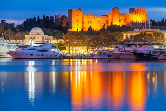 Visite guidée nocturne de la ville médiévale de Rhodes, dîner et plus encore