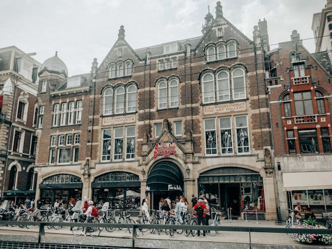 Audio guided tour "All Amsterdam: from medieval miracles to gastronomic heights"