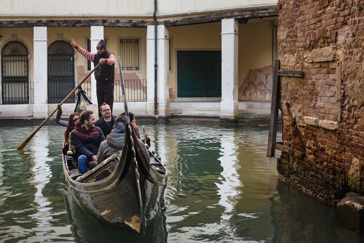Guided walking tour and grand canal gondola ride in Venice