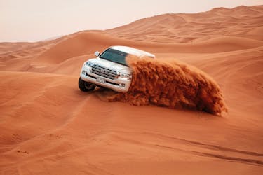 Safari por el desierto con cena barbacoa y espectáculos en vivo en el campamento Al Khayma