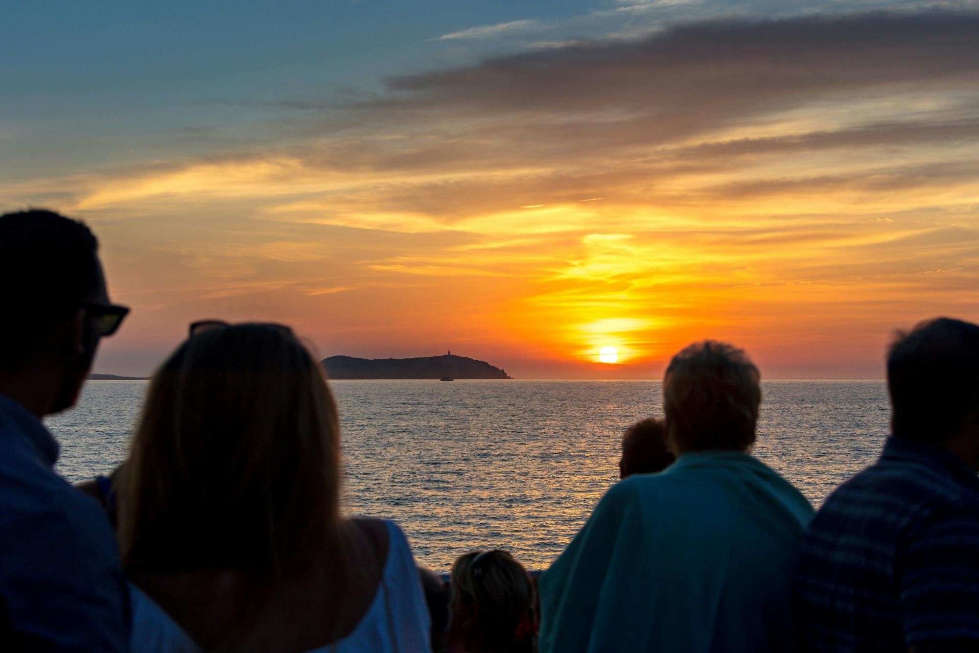 Crociera al tramonto a Zante su una barca tradizionale greca
