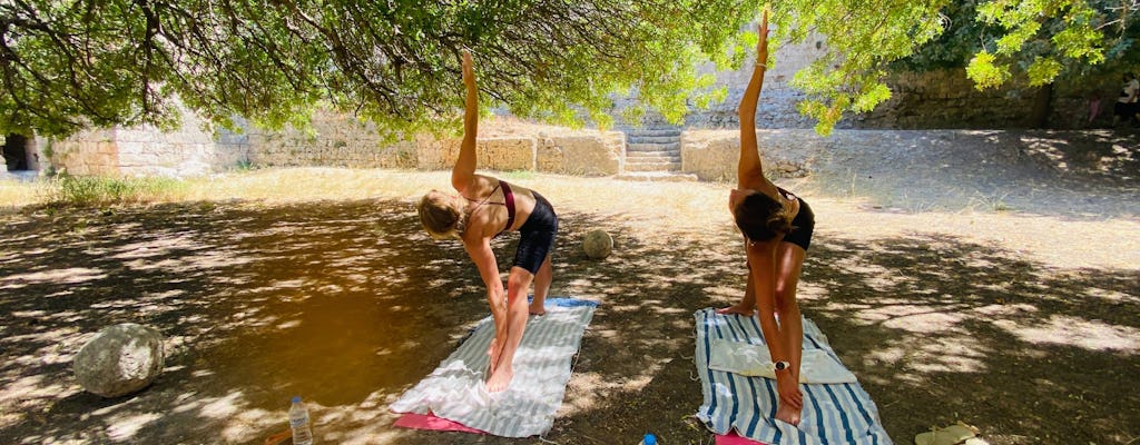 Visite guidée à pied de la ville de Rhodes et leçon de yoga en plein air
