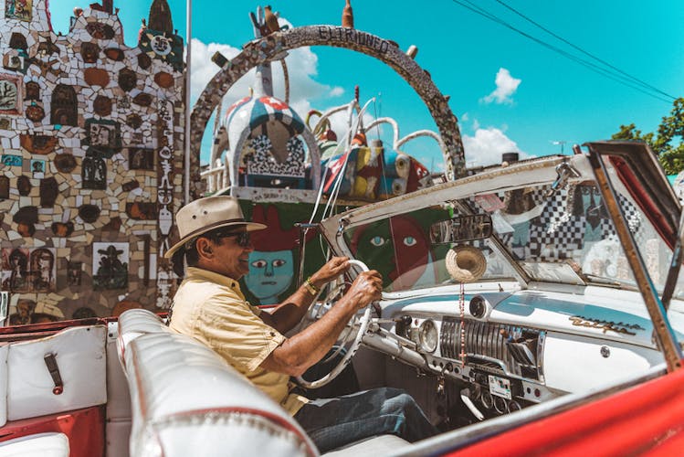 Havana classic American car tour
