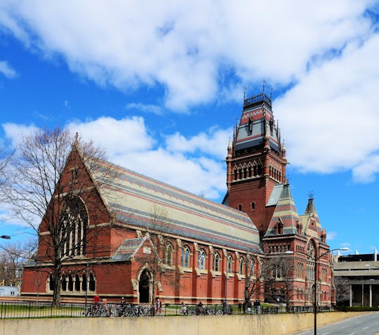 Tour autoguiado com áudio a pé pelo campus de Cambridge da Universidade de Harvard