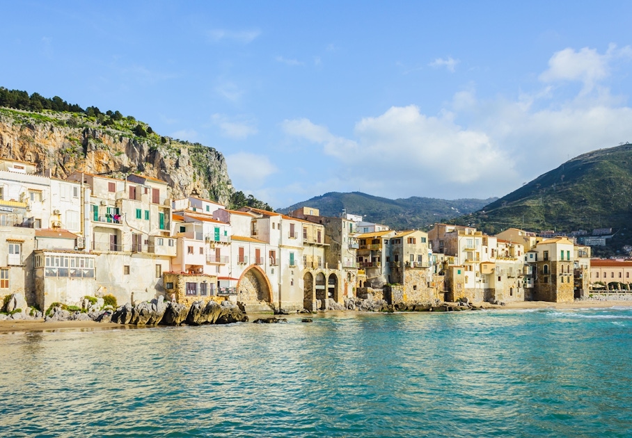 Boat tour of Cefalù with drinks and a light aperitivo | musement