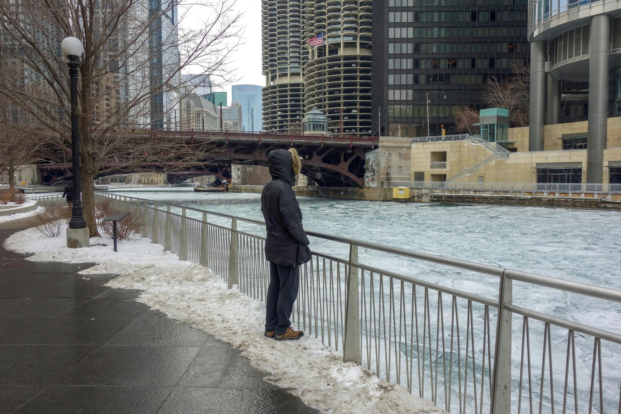 Recorrido a pie autoguiado con audio por Riverwalk en Chicago