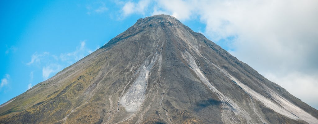 Volcán Arenal y aguas termales guiadas con comidas guanacastecas