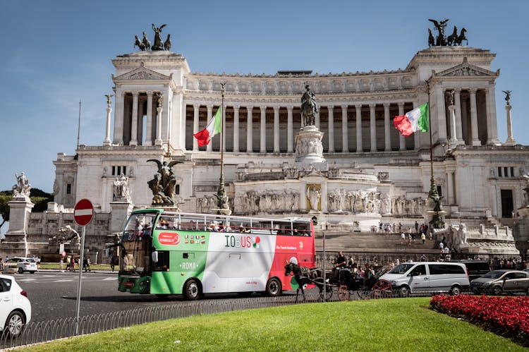 Rome hop-on-hop-off IOBUS tour