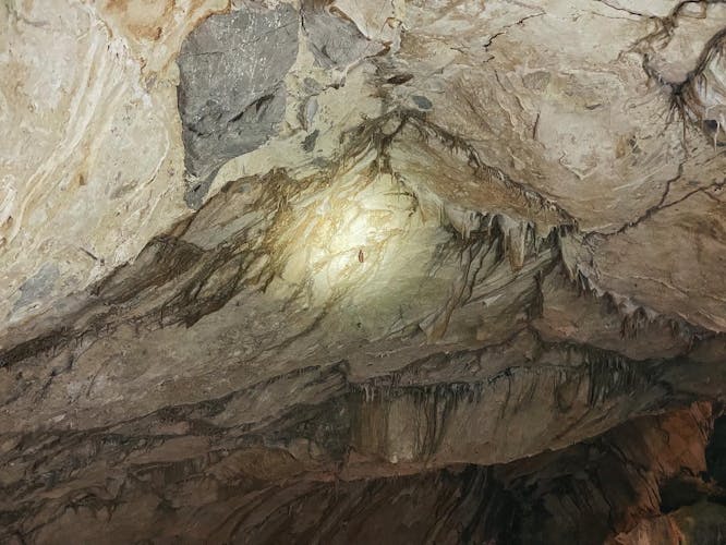 Hiking guided tour to the Limniotis cave