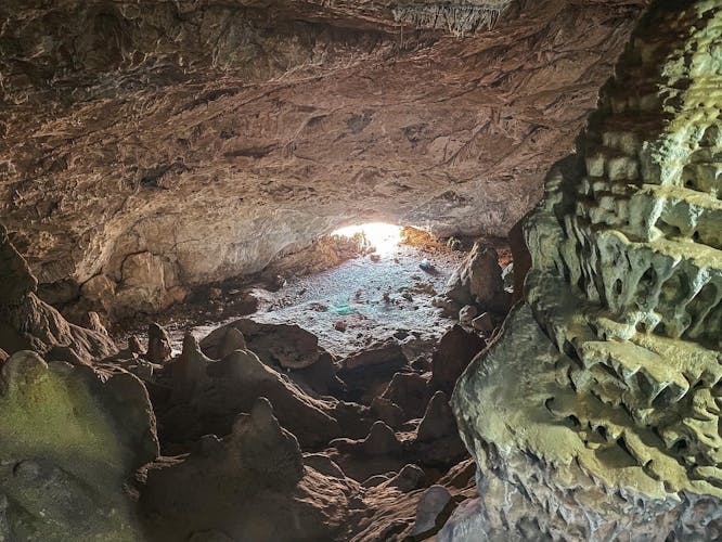 Hiking guided tour to the Limniotis cave