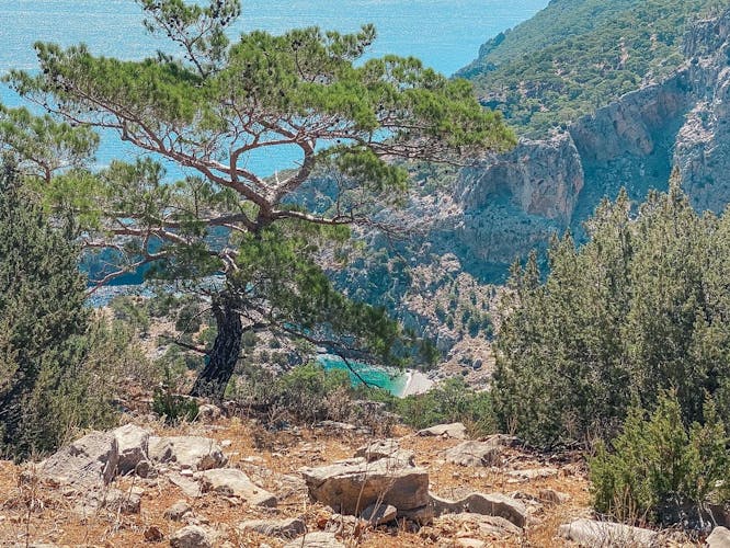 Hiking guided tour to the Limniotis cave