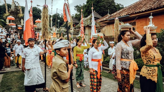 Yksityiskierros Balin Äititemppelissä ja kylissä