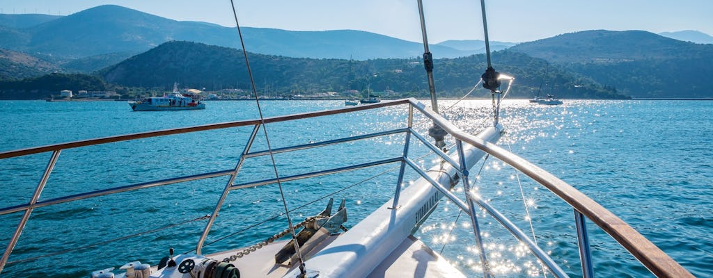 Kefalonia Azure Bootstour mit versteckten Stränden und griechischem Mittagessen