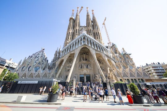 Bilhetes de entrada para a Sagrada Família e tour para pequenos grupos