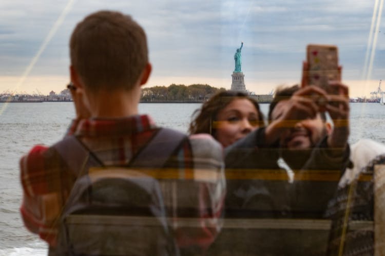Highlights of Manhattan guided bus tour with ferry tickets