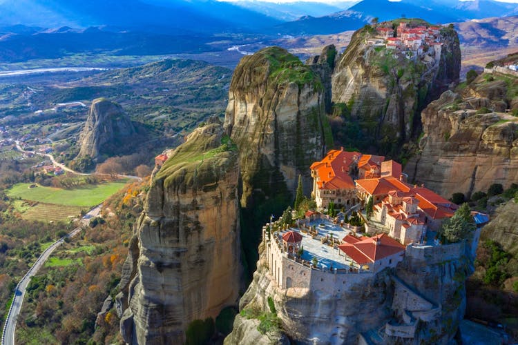 By Train 1 day Tour from Thessaloniki to Meteora in English or Spanish including Hermit Caves