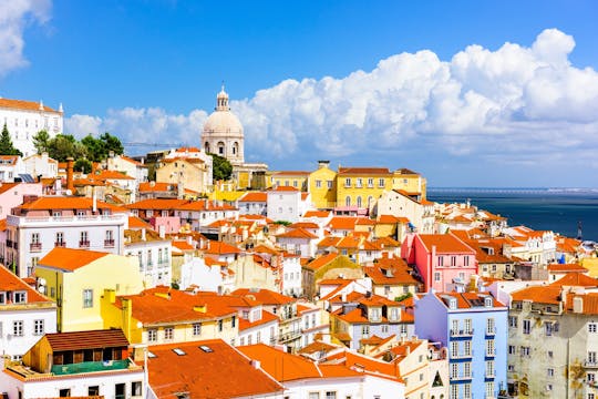 Passeio a pé autoguiado pelo distrito de Alfama em Lisboa