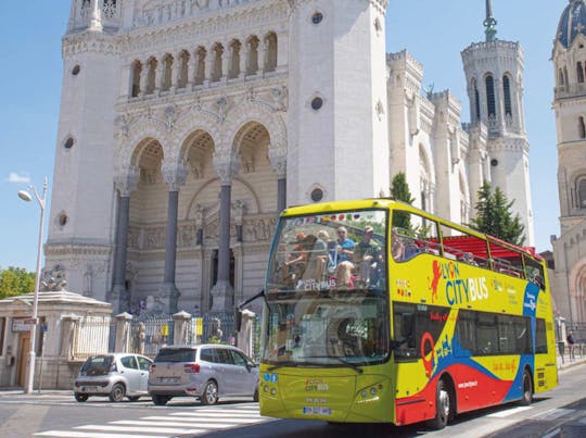 Visite en bus à arrêts multiples de Lyon et visite autoguidée de la colline de Fourvière