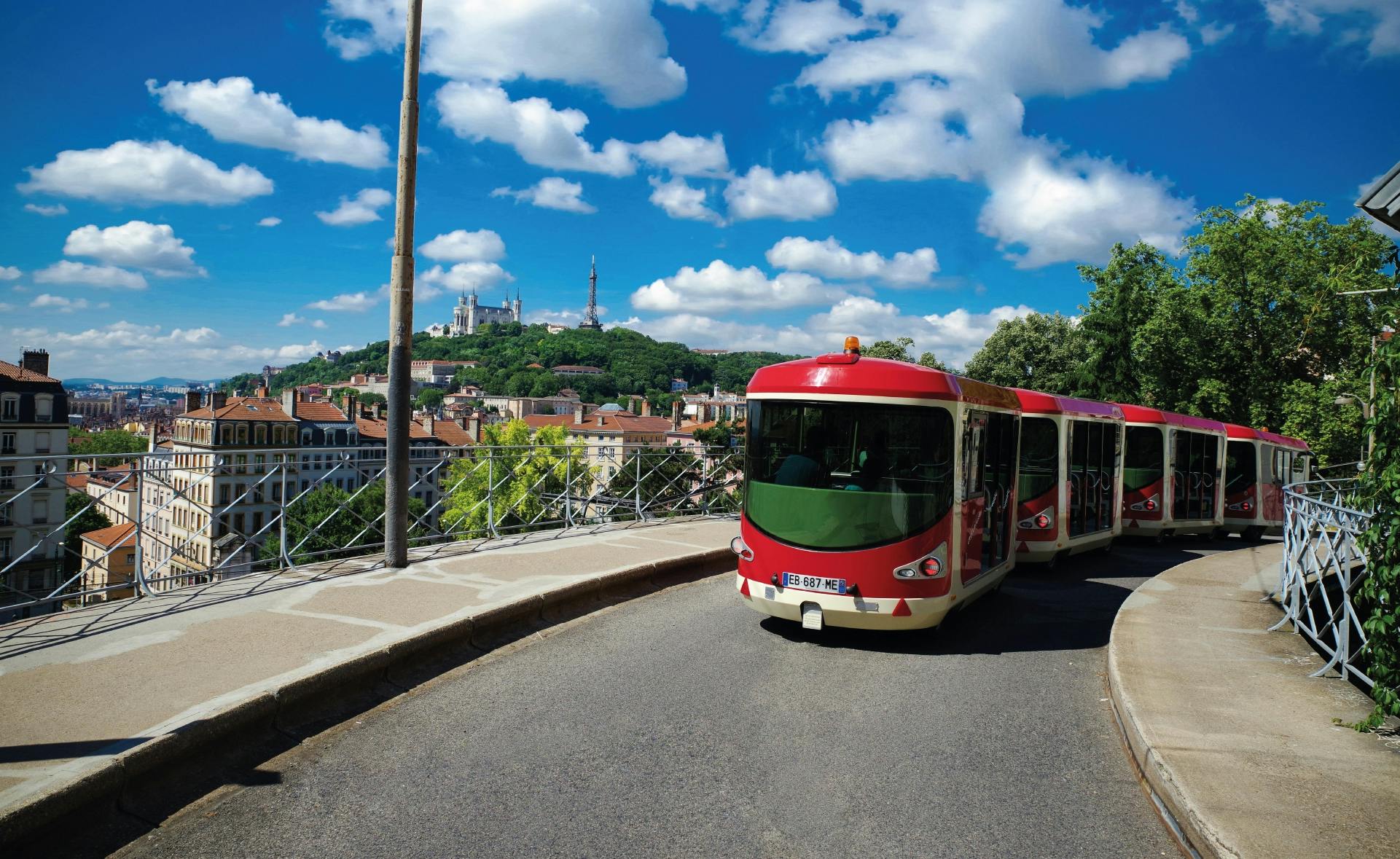 Visite en tramway de la ville de Lyon et visite à pied autoguidée de la vieille ville