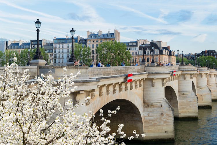 City bus tour of Paris along the Seine with downloadable audioguide