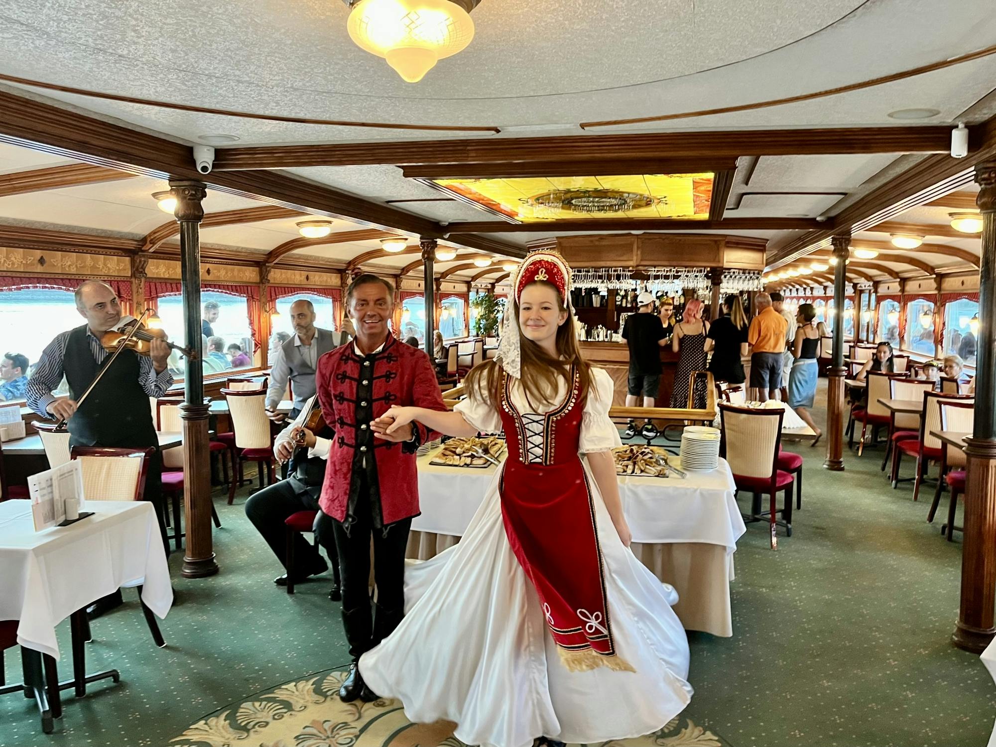 Dinner & cruise on the Danube with folklore dancing & live music