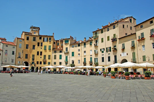 Full-day Pisa and Lucca tour from La Spezia