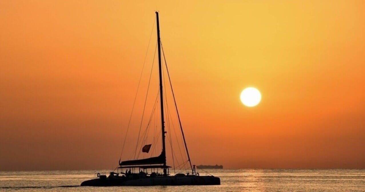 Catamarancruise bij zonsondergang in Valencia