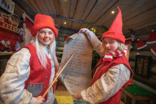 Tour della Elf Hat Academy nel Villaggio di Babbo Natale