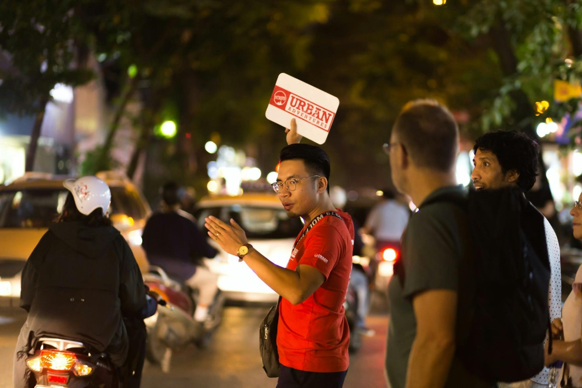 Nocna wycieczka z przewodnikiem po ulicach Hanoi