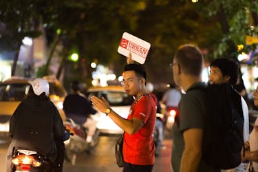 Excursão noturna guiada por comida de rua em Hanói